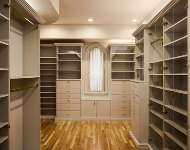 628 N Rodeo Drive - Photo Thumbnail 16