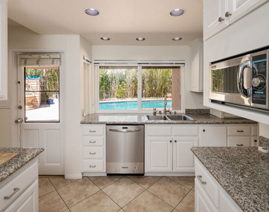 3102 Granville Avenue - Photo Thumbnail 6