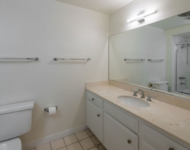 3102 Granville Avenue - Photo Thumbnail 20