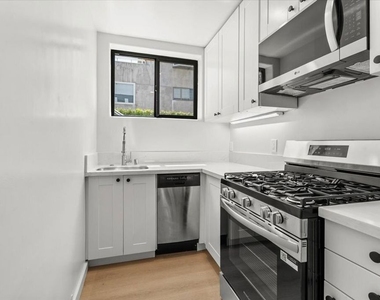 6732 Esplanade Street - Photo Thumbnail 2
