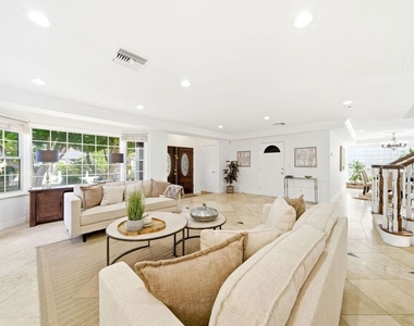 4115 Laurelgrove Avenue - Photo Thumbnail 4