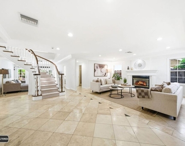 4115 Laurelgrove Avenue - Photo Thumbnail 5