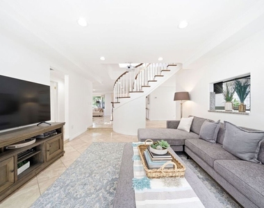 4115 Laurelgrove Avenue - Photo Thumbnail 11