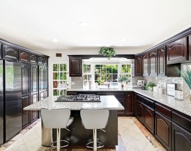 4115 Laurelgrove Avenue - Photo Thumbnail 14