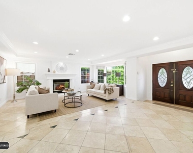 4115 Laurelgrove Avenue - Photo Thumbnail 6