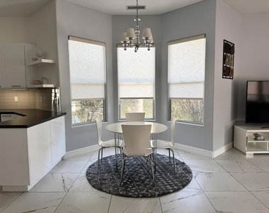 25 Buckingham Way - Photo Thumbnail 12