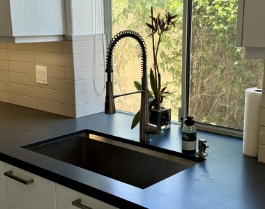 25 Buckingham Way - Photo Thumbnail 6