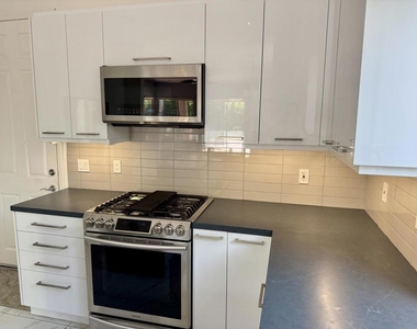 25 Buckingham Way - Photo Thumbnail 8