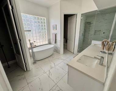 25 Buckingham Way - Photo Thumbnail 21