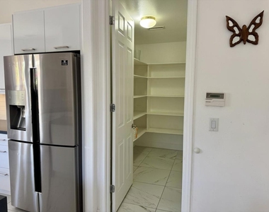 25 Buckingham Way - Photo Thumbnail 11