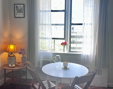East 60th Street - Photo Thumbnail 2