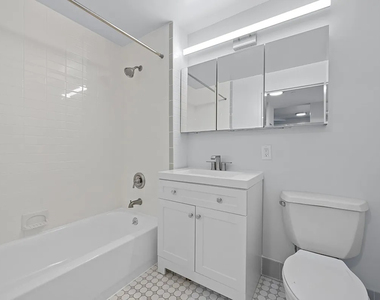 West 48th Street - Photo Thumbnail 4