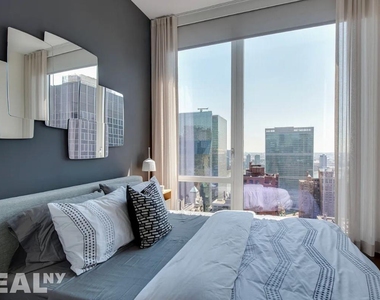 East 44th Street - Photo Thumbnail 2