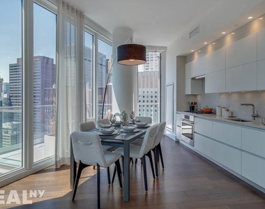 East 44th Street - Photo Thumbnail 3