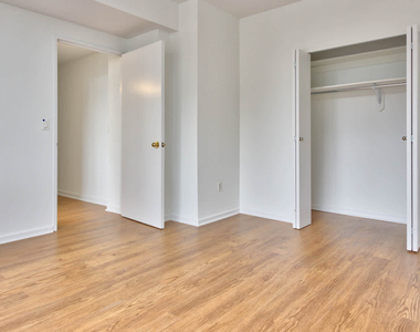 180 Riverside Blvd - Photo Thumbnail 53