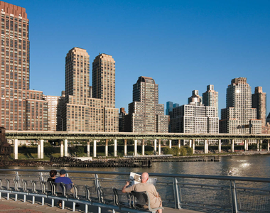 180 Riverside Blvd - Photo Thumbnail 2