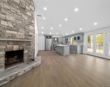 257 Southlawn Avenue - Photo Thumbnail 8