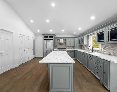257 Southlawn Avenue - Photo Thumbnail 10
