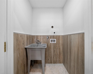 257 Southlawn Avenue - Photo Thumbnail 14