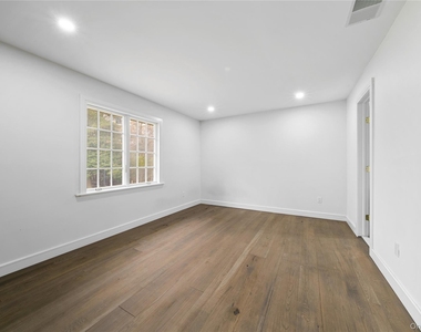 257 Southlawn Avenue - Photo Thumbnail 20