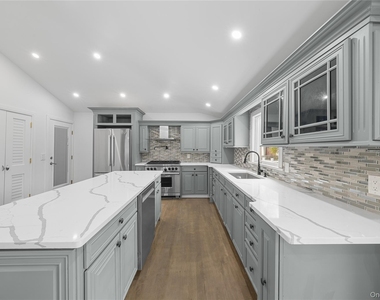 257 Southlawn Avenue - Photo Thumbnail 11