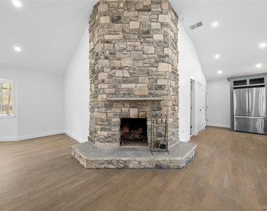 257 Southlawn Avenue - Photo Thumbnail 7
