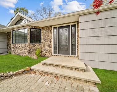 257 Southlawn Avenue - Photo Thumbnail 3