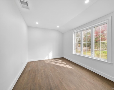 257 Southlawn Avenue - Photo Thumbnail 17