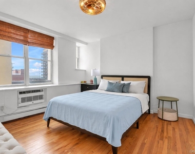 25 W Broadway - Photo Thumbnail 9