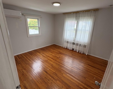 37 Bainbridge Avenue - Photo Thumbnail 4
