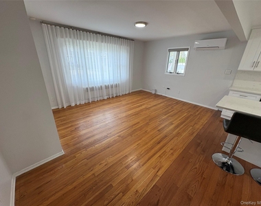37 Bainbridge Avenue - Photo Thumbnail 2