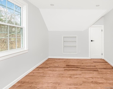 15 Lakeview Road - Photo Thumbnail 12