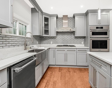 15 Lakeview Road - Photo Thumbnail 6