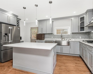 15 Lakeview Road - Photo Thumbnail 5