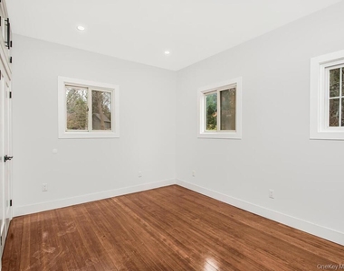 15 Lakeview Road - Photo Thumbnail 11