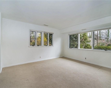 7 Susan Court - Photo Thumbnail 8