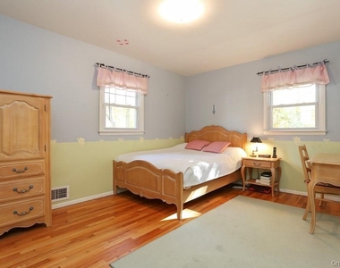 7 Susan Court - Photo Thumbnail 14
