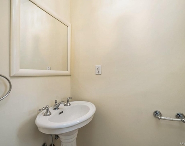 7 Susan Court - Photo Thumbnail 10