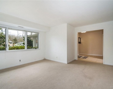 7 Susan Court - Photo Thumbnail 9