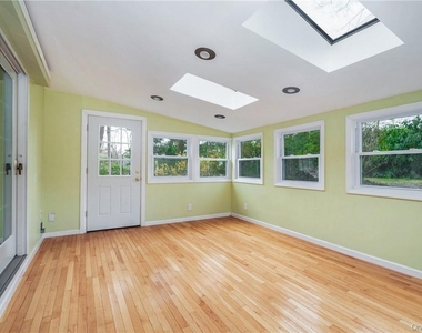 7 Susan Court - Photo Thumbnail 5