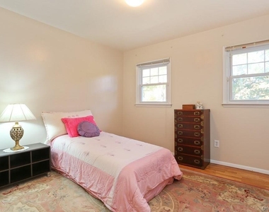 7 Susan Court - Photo Thumbnail 15