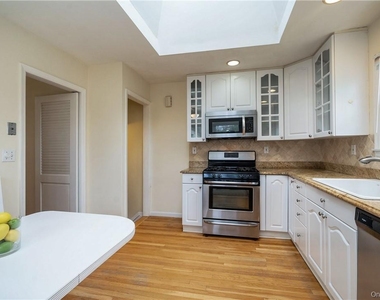 7 Susan Court - Photo Thumbnail 7