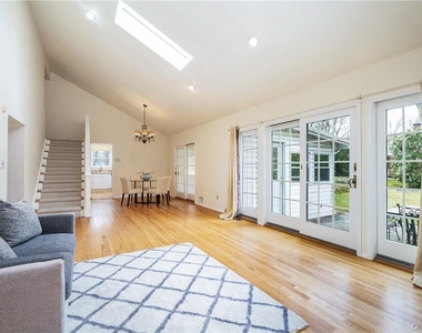 7 Susan Court - Photo Thumbnail 2