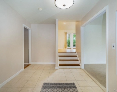 7 Susan Court - Photo Thumbnail 1