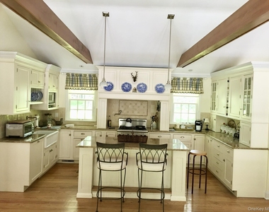 9 Cedar Hill Lane - Photo Thumbnail 3