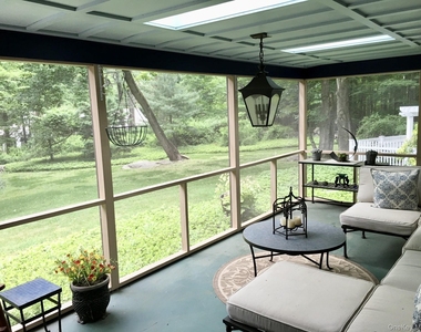 9 Cedar Hill Lane - Photo Thumbnail 12