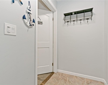 343 N Greeley Avenue - Photo Thumbnail 3