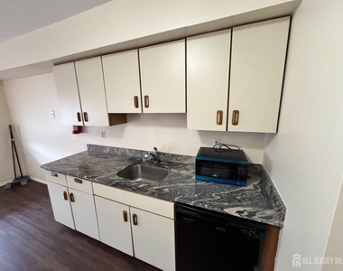 311 Edison Glen Ter Terrace - Photo Thumbnail 6