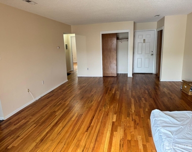 311 Edison Glen Ter Terrace - Photo Thumbnail 3