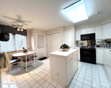 92 Winthrop Road - Photo Thumbnail 2